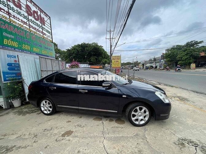 Xe gia đình đang chạy ngon