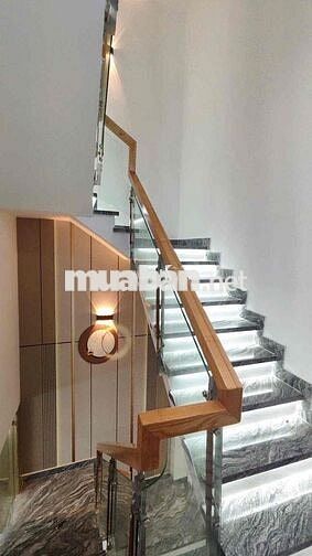 Nhà mới y hình gần chợ siêu thị