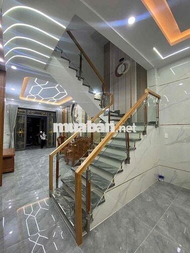 Nhà mới y hình gần chợ siêu thị