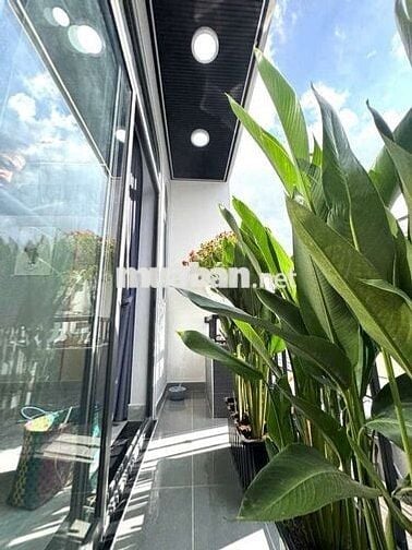 Nhà Đẹp từ trong hẻm xe hơi ngủ trong nhà . Trung tâm Bình Tân ,