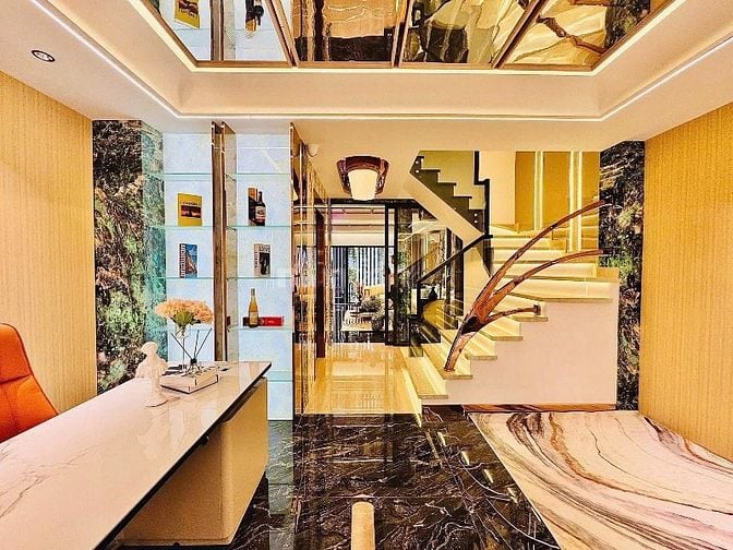 Cần tiền bán gấp nhà Phan Văn Hân. Phường 17. Bình Thạnh. Giá 3 tỷ 990