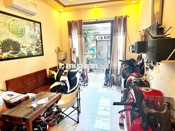 Chính chủ cần bán nhà tt hóc môn khu vực sầm uất ngay bùng binh lê lợi