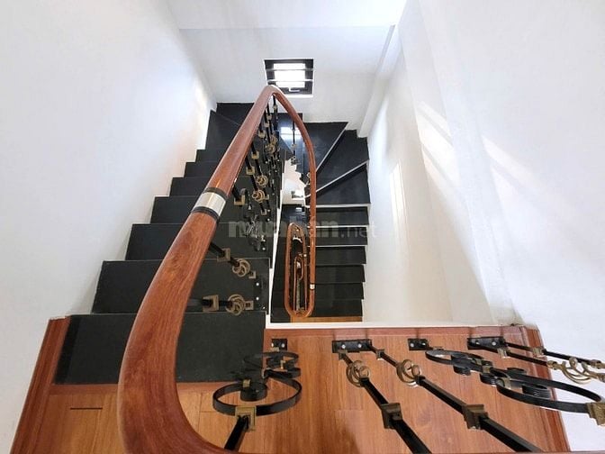 Chính chủ bán nhà 4 tầng rất mới, sổ đỏ sẵn sàng giao dịch