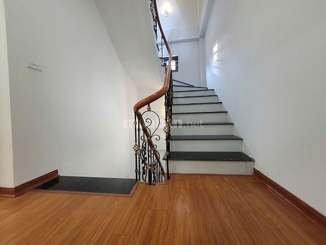 Chính chủ bán nhà 4 tầng rất mới, sổ đỏ sẵn sàng giao dịch