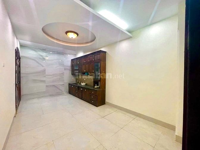 Bán nhà phân lô Hoàng Cầu 63m2,oto tránh,2thoáng,kinh doanh, 26.5tỷ. 