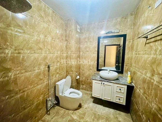 Bán nhà phân lô Hoàng Cầu 63m2,oto tránh,2thoáng,kinh doanh, 26.5tỷ. 