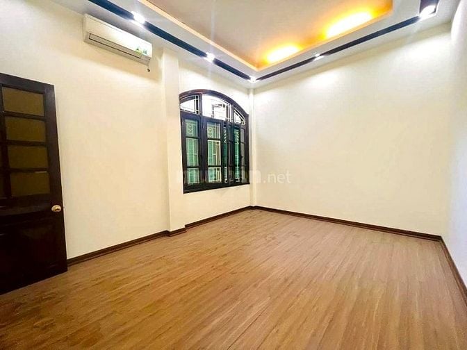 Bán nhà phân lô Hoàng Cầu 63m2,oto tránh,2thoáng,kinh doanh, 26.5tỷ. 