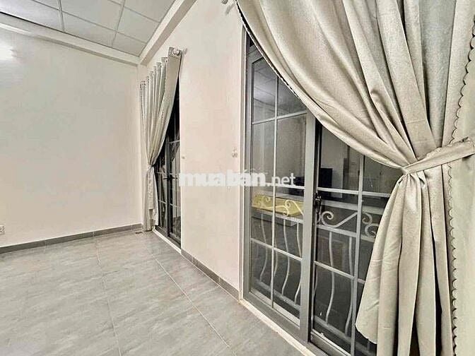 Phòng siêu rộng 28m2 đầy đủ nội thất, gần Phạm Văn Đồng