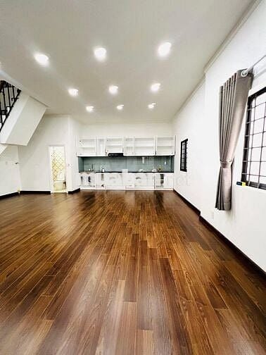 Nhà đẹp😍 Tân Định Q1 – 2 lầu, 4 phòng, phù hợp văn phòng & kinh doanh