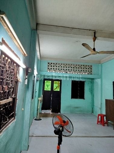 Phòng lầu 1 30m2 , toilet riêng. Phòng lầu 2 14m2 