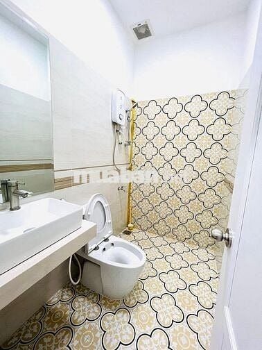 Nhà đẹp😍 Tân Định Q1 – 2 lầu, 4 phòng, phù hợp văn phòng & kinh doanh