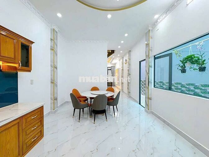 Bán nhà Ngộp 2 tầng Huỳnh Tấn Phát 110m2 nội thất sang trọng