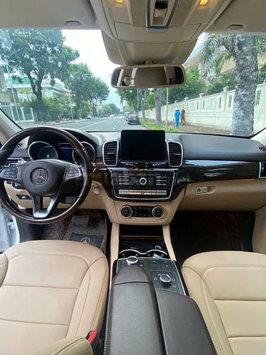 Bán xe Mercedes GLE400, SX 2016, nhập Mỹ, biển số TP.HCM, màu trắng