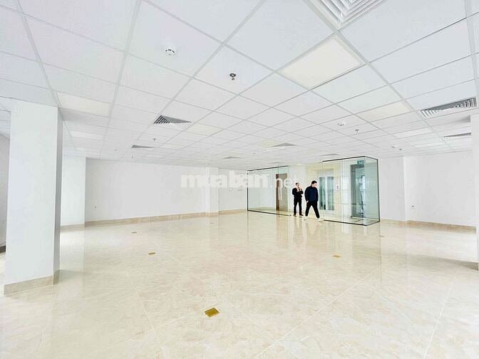 Cho thuê văn phòng tại Trần Duy Hưng 140m2 giá 30t mặt tiền 13m cực re