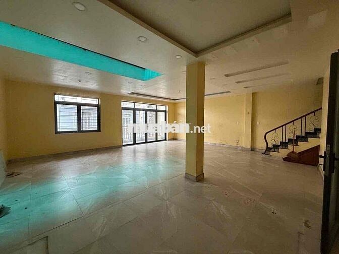 BIỆT THỰ SÁT PHẠM VĂN ĐỒNG 8,7X12M 3 TẦNG 2 SÀN TRỐNG SUỐT 3PN 3WC