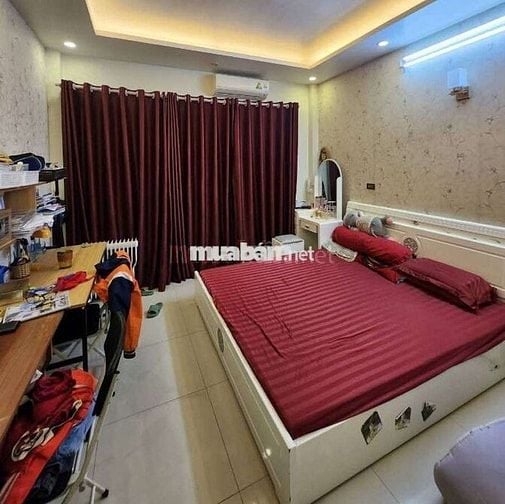 Nhỉnh 6 tỷ, Đông Ngạc, dân xây chắc chắn 45 m, thang máy chờ, gần ô tô