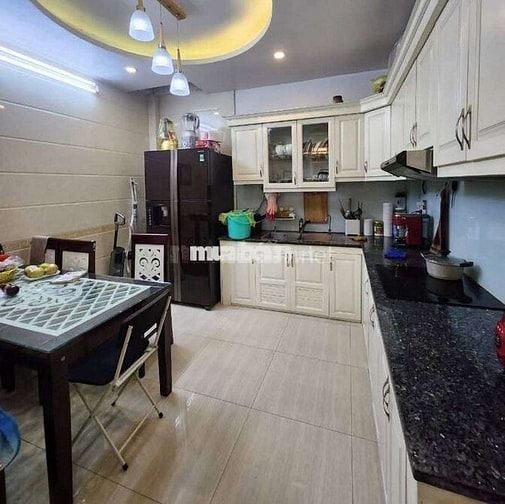 Nhỉnh 6 tỷ, Đông Ngạc, dân xây chắc chắn 45 m, thang máy chờ, gần ô tô