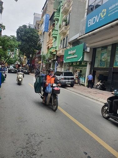 Bán nhà mặt phố Vương Thừa Vũ, Q Thanh Xuân, 100m2, 8 tầng, thang máy.