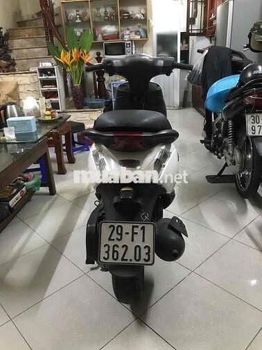 xe piagioo- zip mầu trắng chính chủ