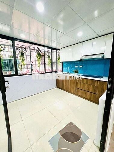 Tầng 2 tập thể Quỳnh Mai, 65m, 2 ngủ wc trong phòng 2 thoáng, full đồ