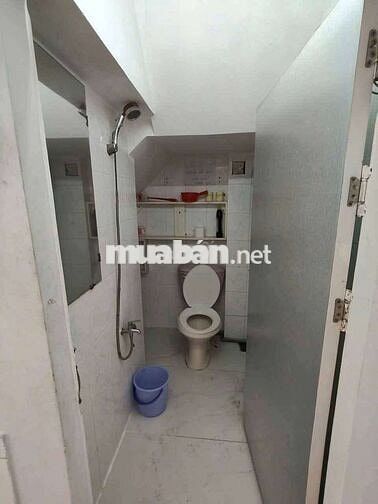 CHO THUÊ NHÀ HẺM 3 GÁC, 1 XET, CMT8 Q.3