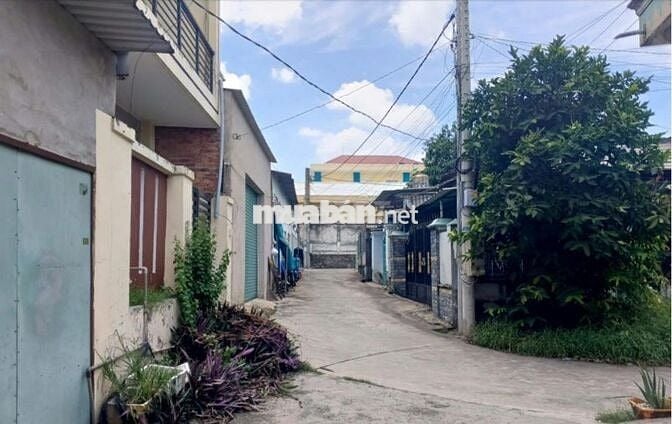 Bán nhà 2 tầng hẻm Oto QL13, Mỹ Phước - cách TTHC Bến Cát chỉ 500m