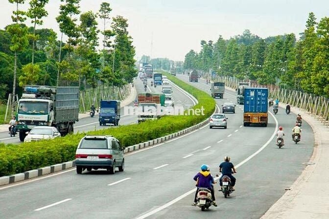 Bán nhanh lô đất ngay gần cổng chính Hùng Vương, dân cư đông đúc