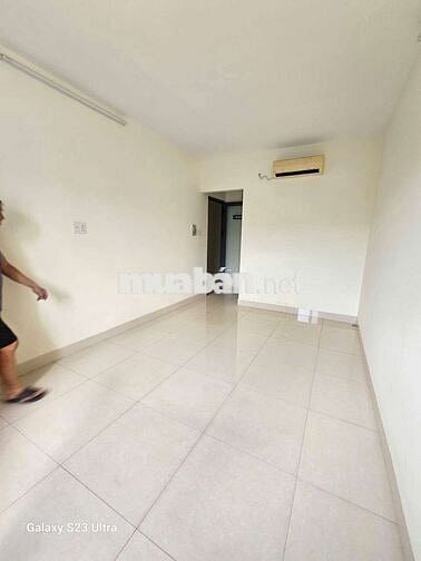 Nhà mới 5p6wc, sân trước rộng để xe máy,đi gv tb gần. Đường 6m