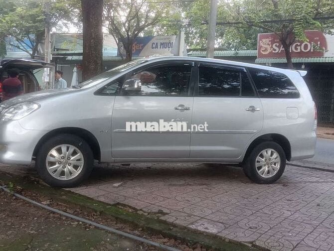 Toyota Innova G 2011 Bạc