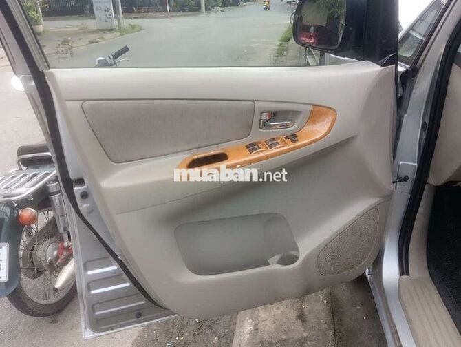 Toyota Innova G 2011 Bạc