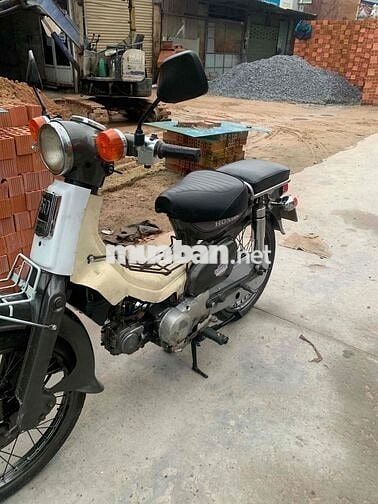 cần bán xe HON DA cub 70cc xe rất tiết kiêm xăng