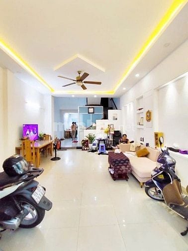 Cho thuê nhà 4 tầng hẻm ô tô giá 20 triệu/ tháng. BTT TPHCM