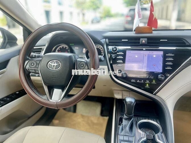 Toyota Camry 2021 bản 2.5Q - 37,000 km siêu đẹp.