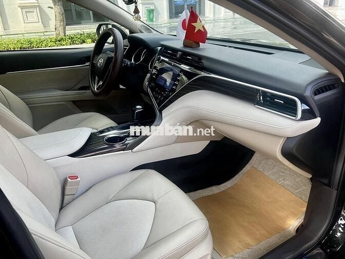 Toyota Camry 2021 bản 2.5Q - 37,000 km siêu đẹp.