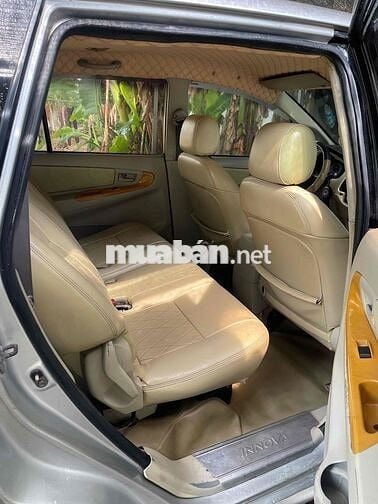 nhà ít đi nên bán lại xe Innova đời 208 hơn 100 tr