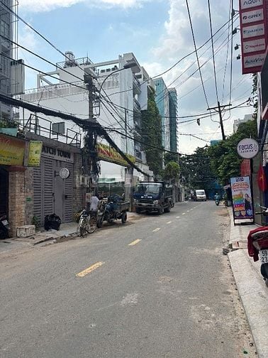 Bán Toà Nhà Mặt Tiền Đường Nguyễn Cửu Vân, P17, BT, Giáp Q1, HĐT 210tr