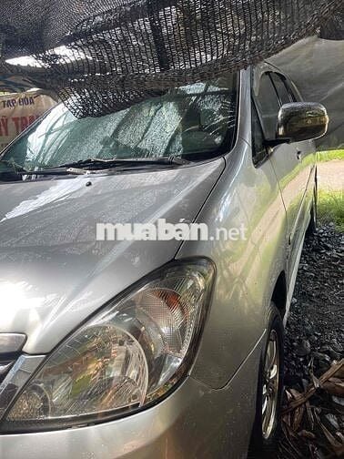 nhà ít đi nên bán lại xe Innova đời 208 hơn 100 tr