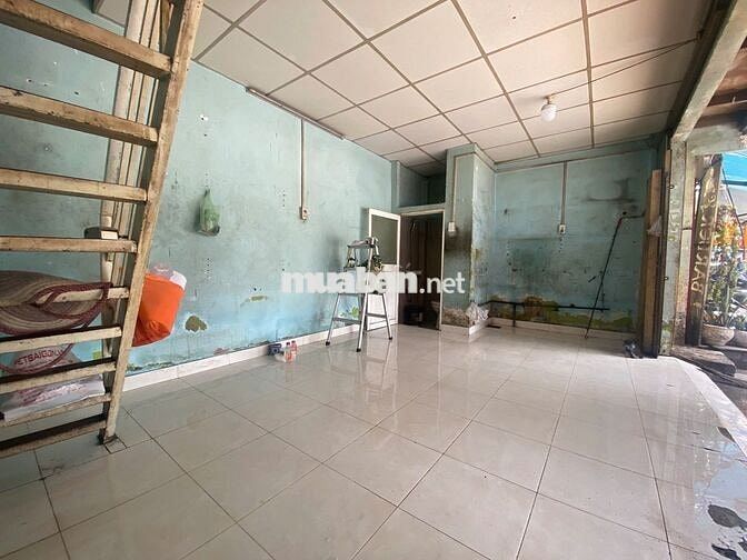 Cho thuê nhà mặt tiền Văn Cao, lề rộng, đối diện công viên Hiền Vương