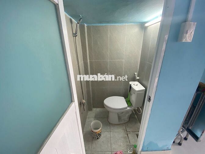 Cho thuê nhà mặt tiền Văn Cao, lề rộng, đối diện công viên Hiền Vương