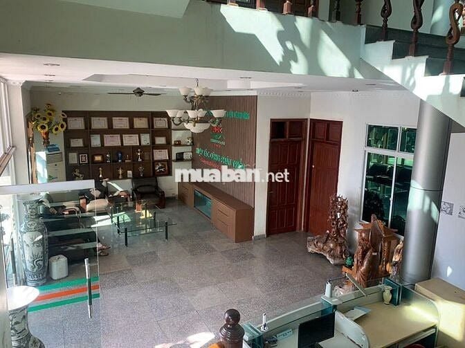 Toà nhà văn phòng 4 tầng cho thuê