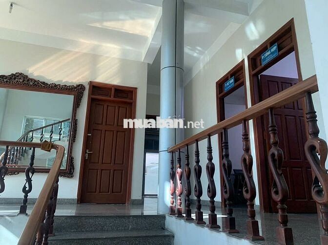 Toà nhà văn phòng 4 tầng cho thuê