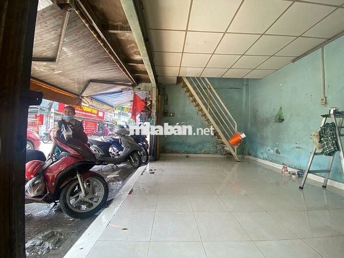 Cho thuê nhà mặt tiền Văn Cao, lề rộng, đối diện công viên Hiền Vương