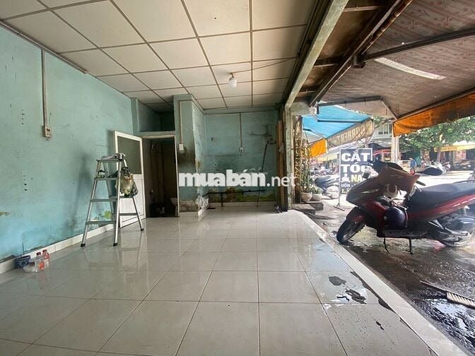 Cho thuê nhà mặt tiền Văn Cao, lề rộng, đối diện công viên Hiền Vương