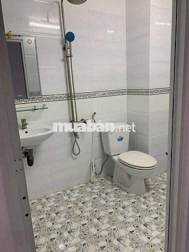 BÁN NHÀ 4 TẦNG 8 PN, DIỆN TÍCH 105 M2 Ô TÔ NGỦ TRONG NHÀ. TT DĨ AN
