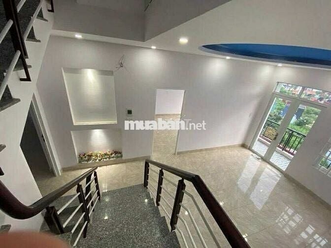 BÁN NHÀ 4 TẦNG 8 PN, DIỆN TÍCH 105 M2 Ô TÔ NGỦ TRONG NHÀ. TT DĨ AN