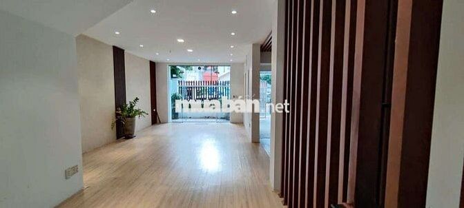 DT 8 X 20m 1 trệt 3Lầu Sân Thượng (Sàn Trống Suốt)