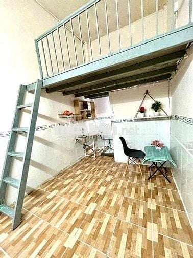 Sang lại dãy trọ 10p- 10wc ( có gác, bàn bếp,máy lạnh)