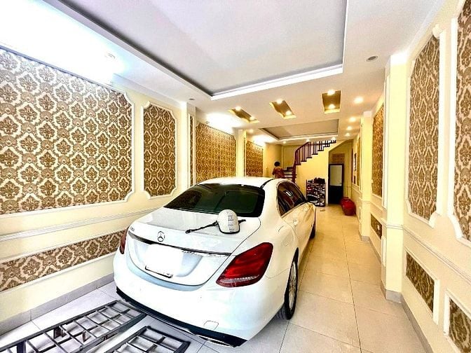 Bán nhà riêng 66m2 ở Thái Hà,lô góc 3thoáng,phân lô oto đỗ cổng,18.2tỷ