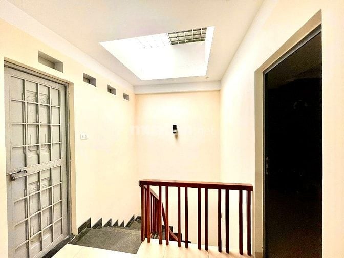 Bán nhà riêng 66m2 ở Thái Hà,lô góc 3thoáng,phân lô oto đỗ cổng,18.2tỷ