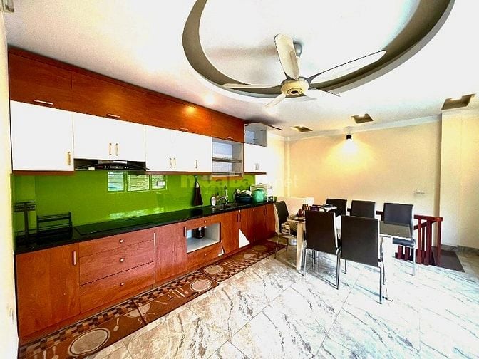 Bán nhà riêng 66m2 ở Thái Hà,lô góc 3thoáng,phân lô oto đỗ cổng,18.2tỷ